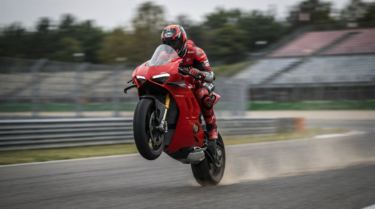 萝莉塔摩托车视频